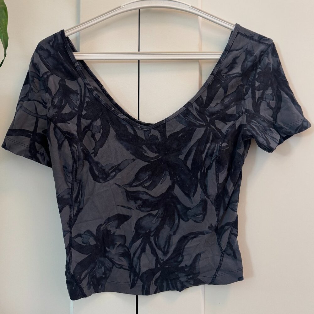 Lululemon Align T-shirt in Botanical Bloom Anchor Multi, Size 6